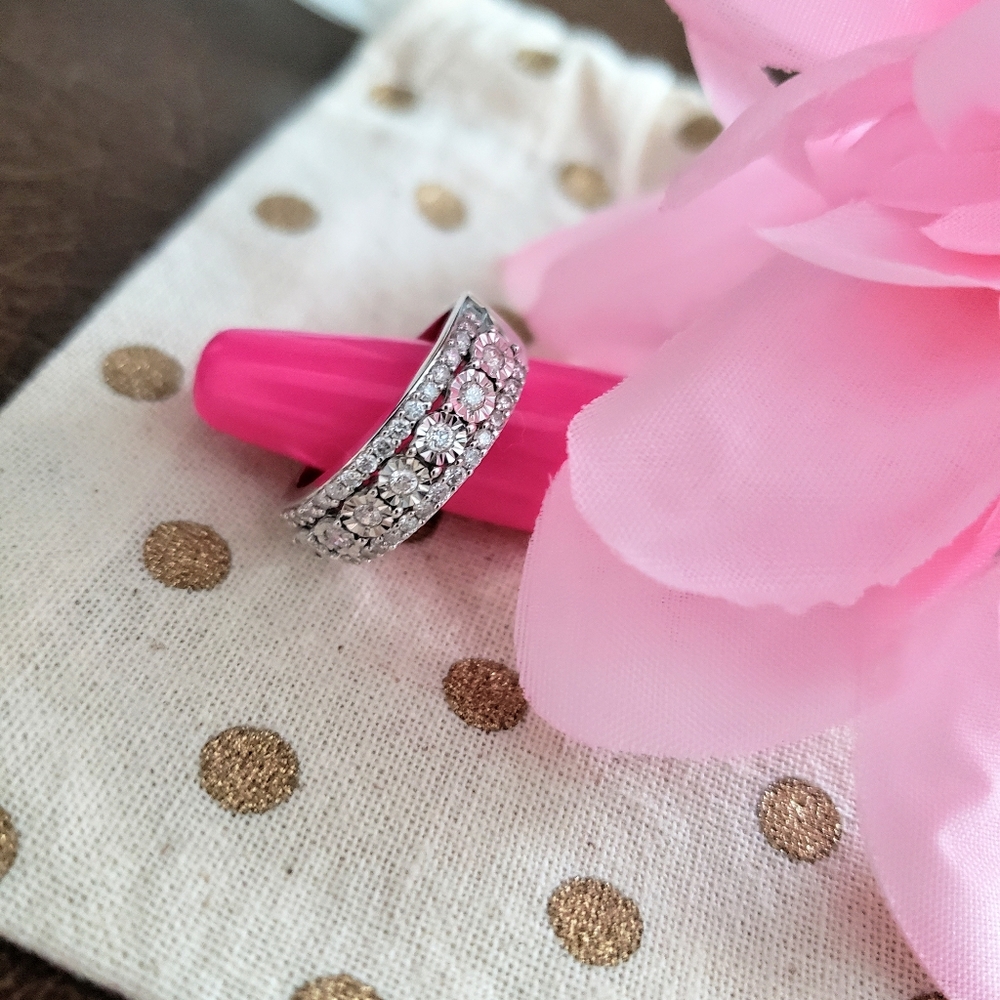 SIZE 6.   1/2 Carat tw 10k Diamond Ring